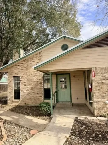 728 W San Antonio Street Lockhart TX 78644