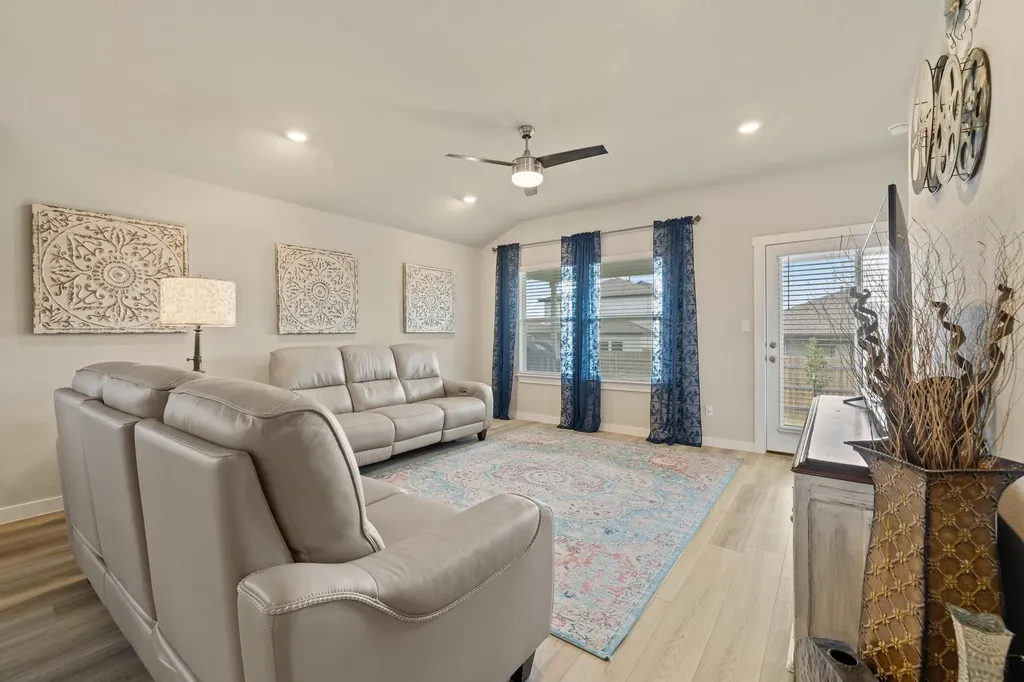 108 Coda Crossing Georgetown TX 78633