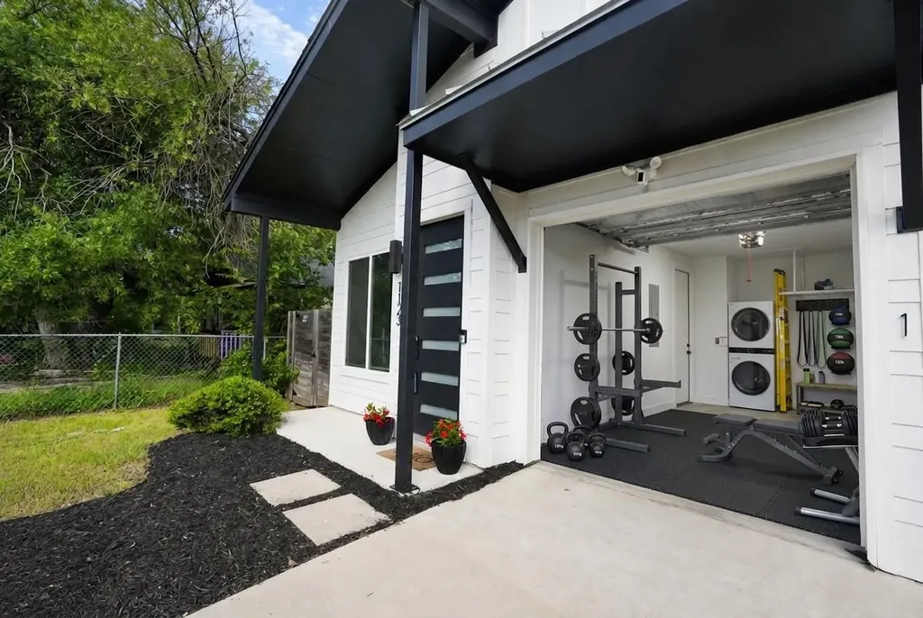 1123 Omega Avenue Austin TX 78721