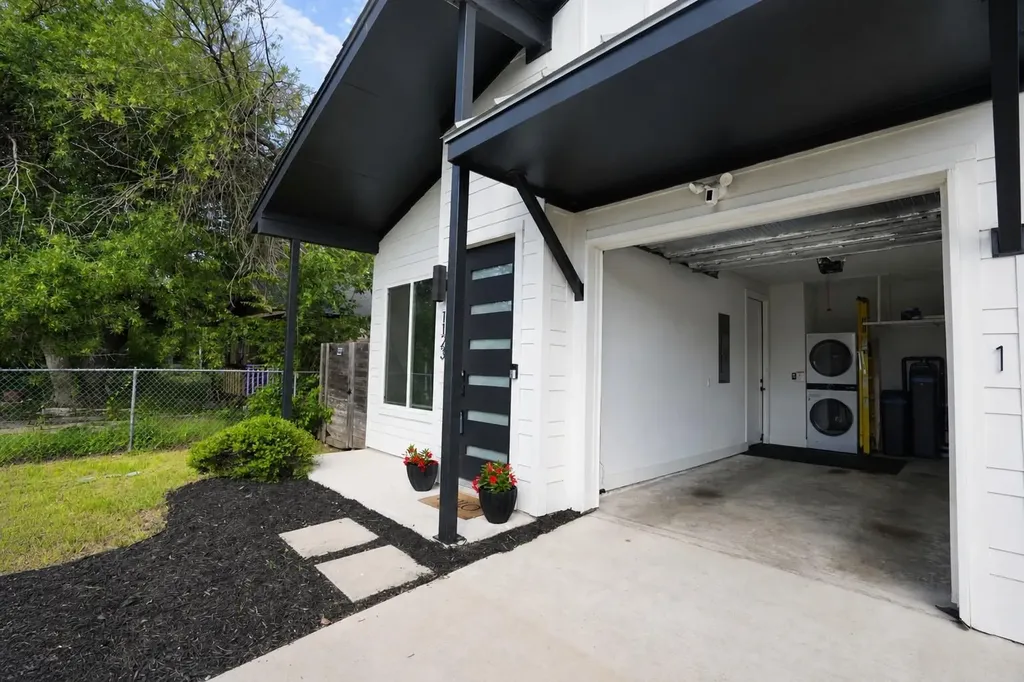 1123 Omega Avenue Austin TX 78721