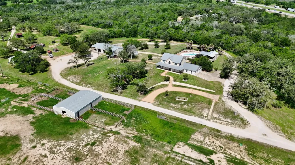 1175 Southern Way Luling TX 78648