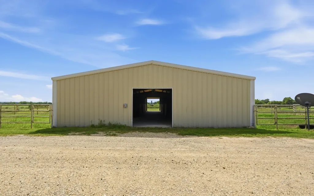 1175 Southern Way Luling TX 78648