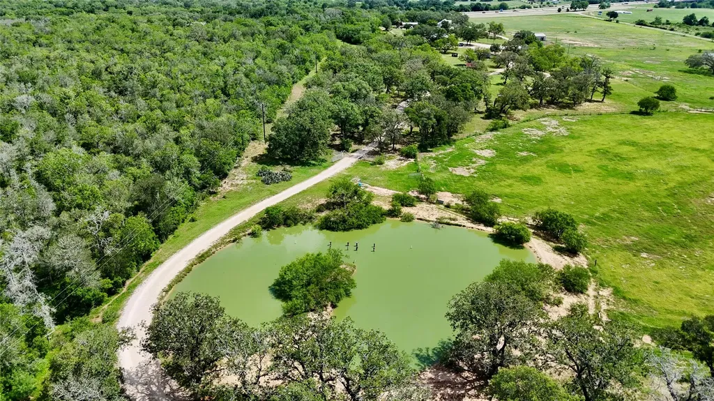 1175 Southern Way Luling TX 78648