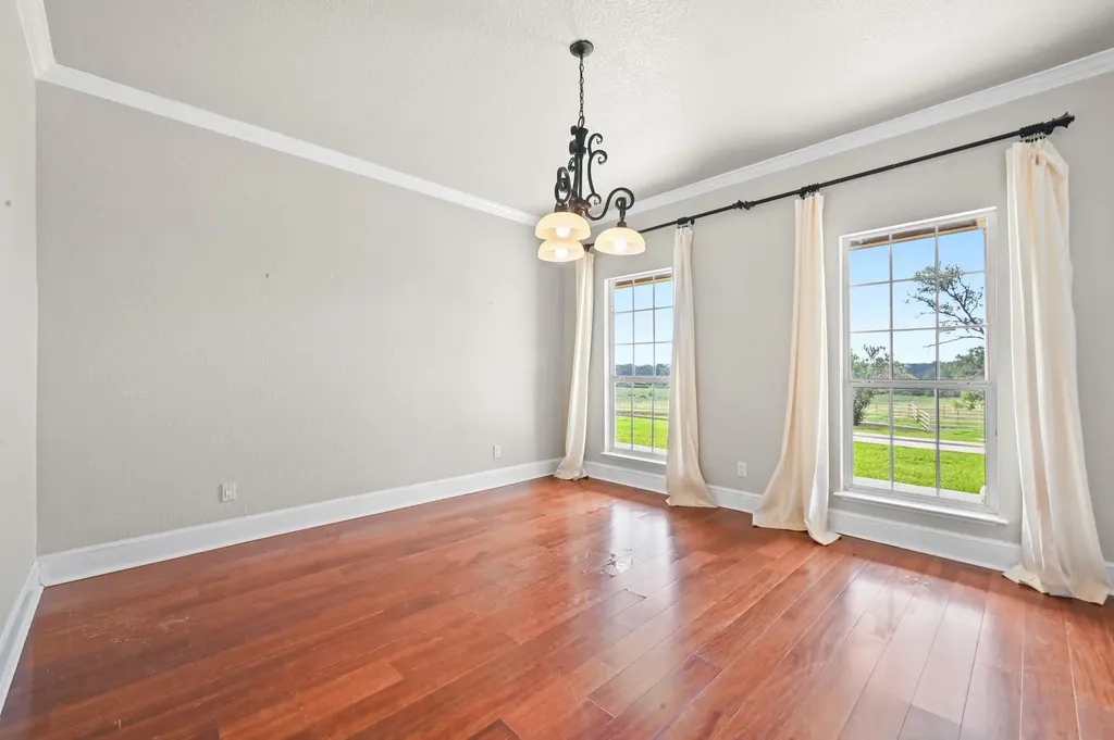 1175 Southern Way Luling TX 78648