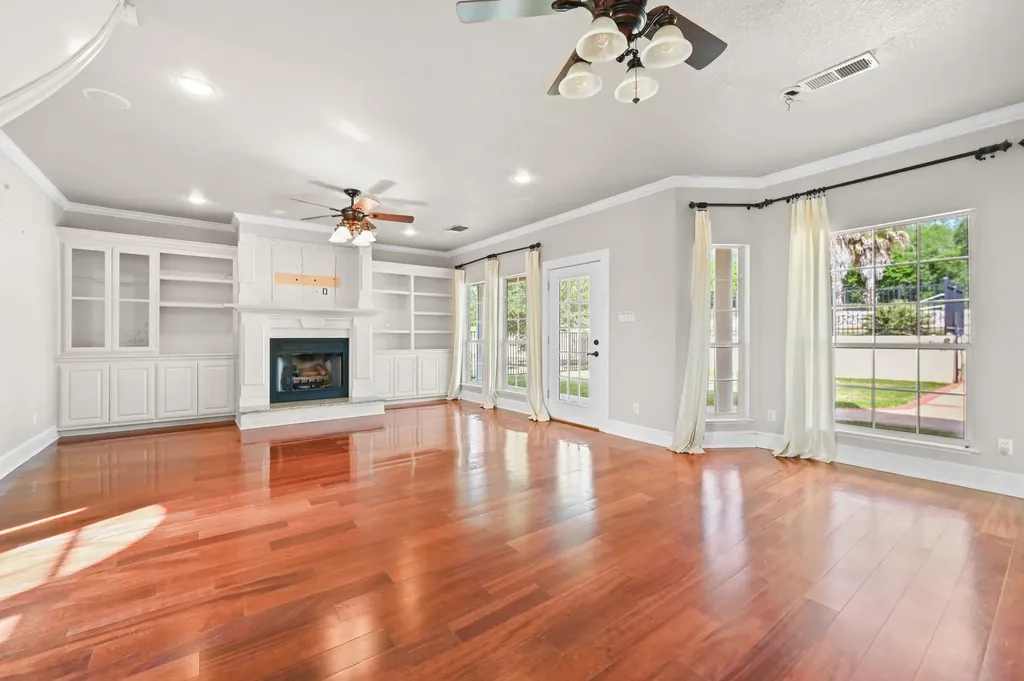 1175 Southern Way Luling TX 78648