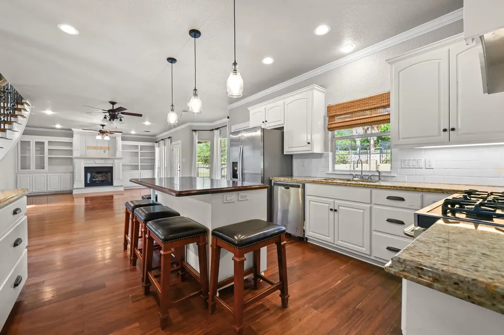 1175 Southern Way Luling TX 78648