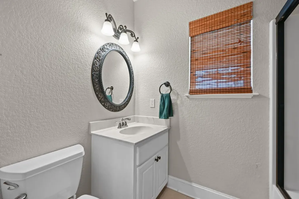1175 Southern Way Luling TX 78648