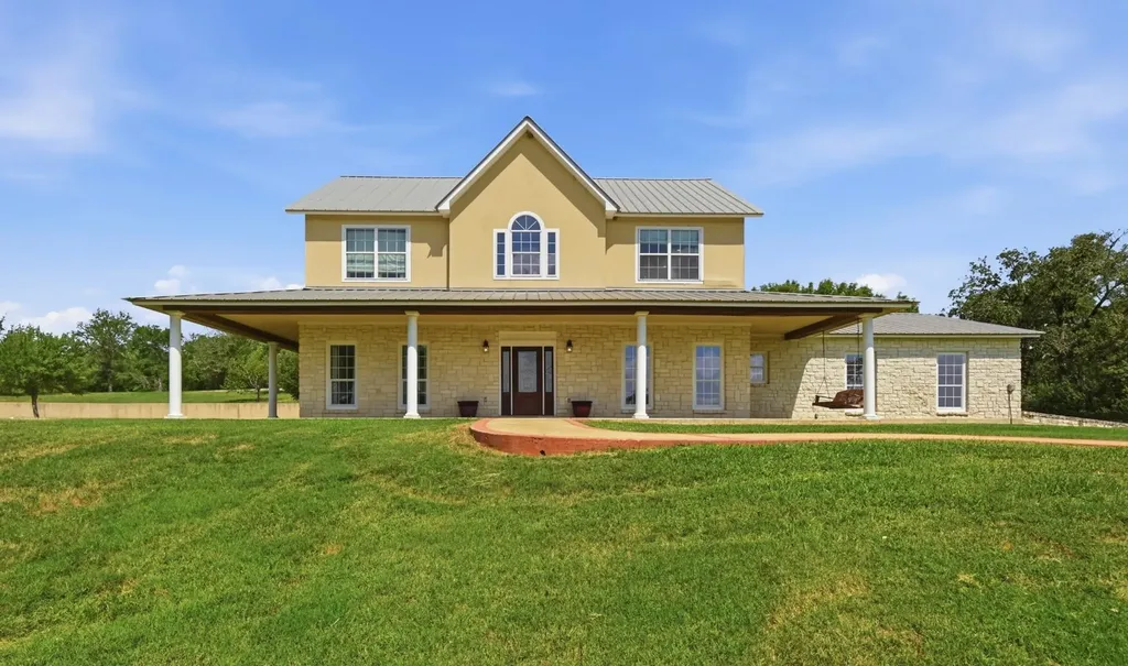 1175 Southern Way Luling TX 78648
