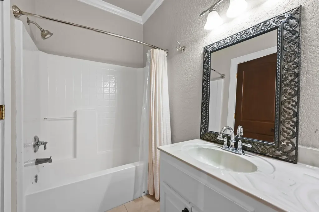 1175 Southern Way Luling TX 78648