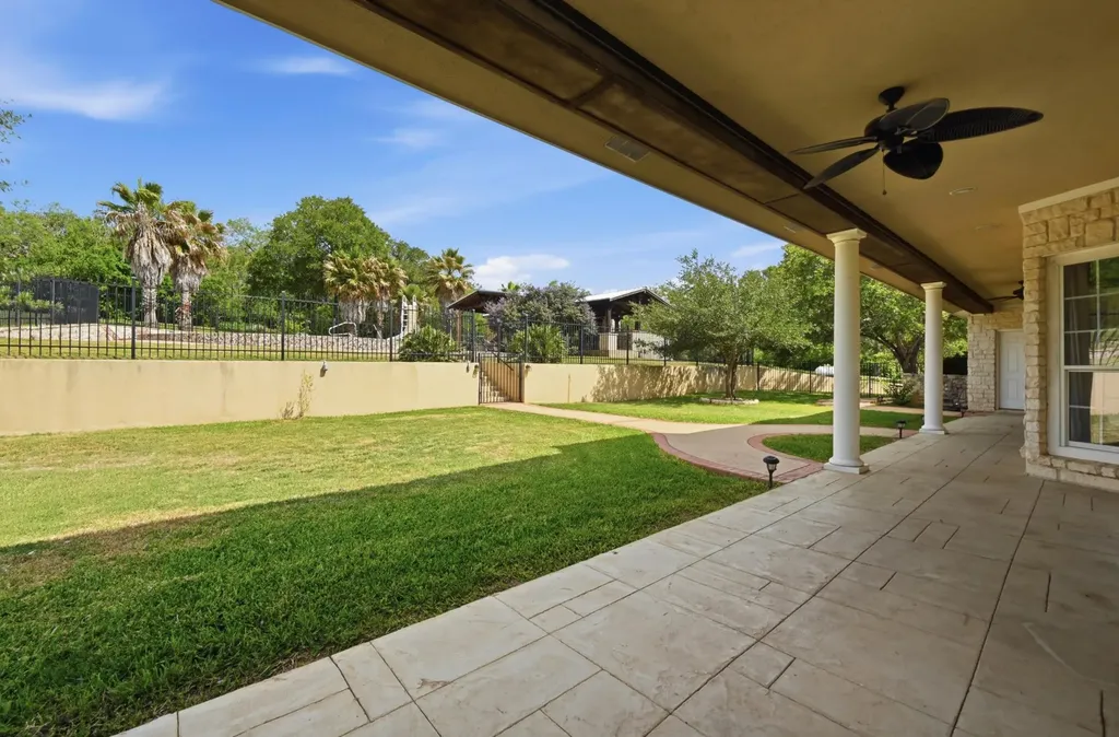 1175 Southern Way Luling TX 78648