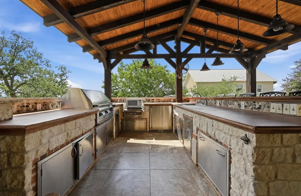 1175 Southern Way Luling TX 78648