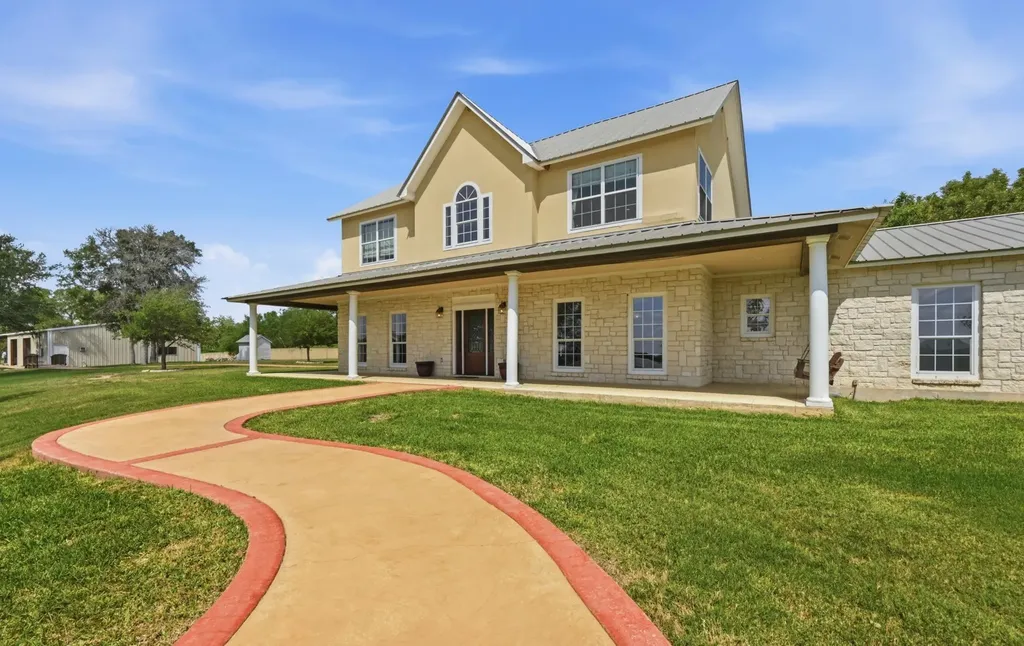 1175 Southern Way Luling TX 78648