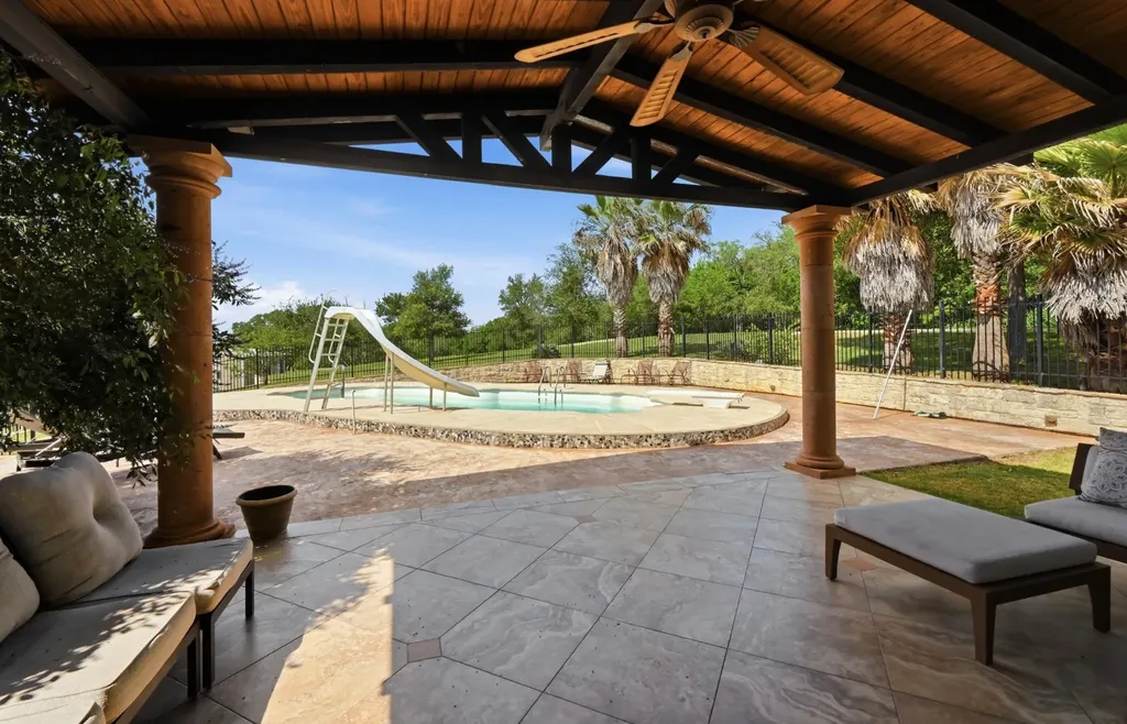 1175 Southern Way Luling TX 78648