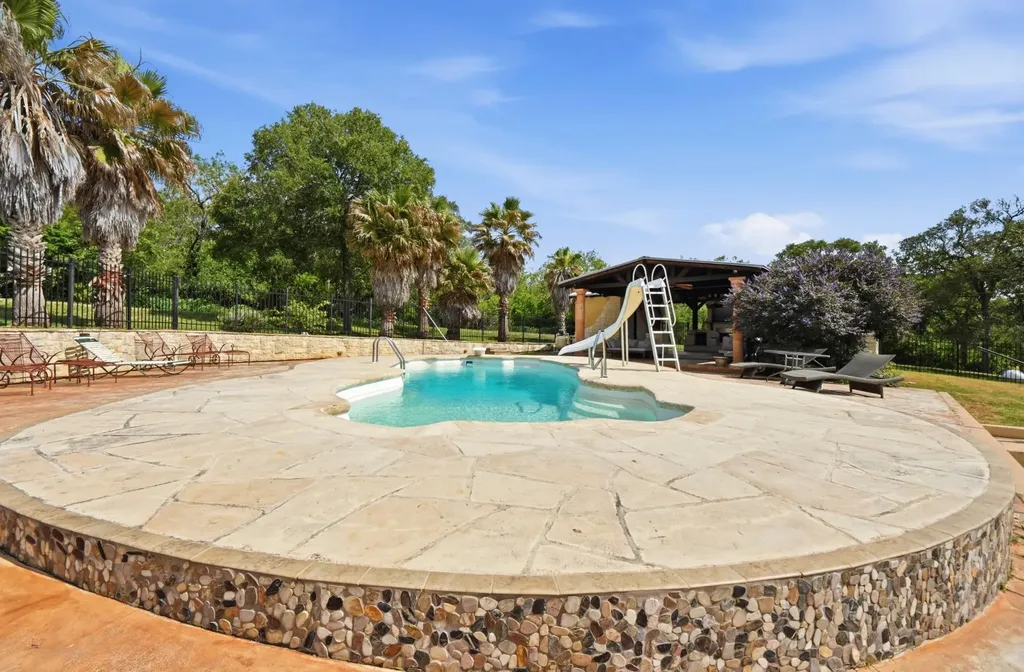 1175 Southern Way Luling TX 78648