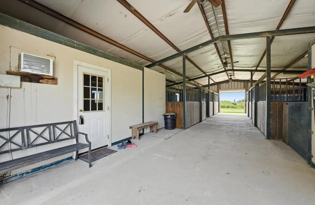 1175 Southern Way Luling TX 78648