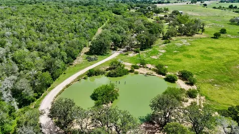 1175 Southern Way Luling TX 78648