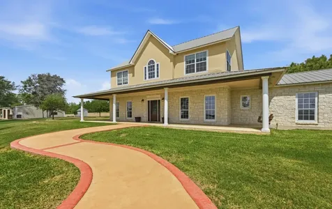 1175 Southern Way Luling TX 78648