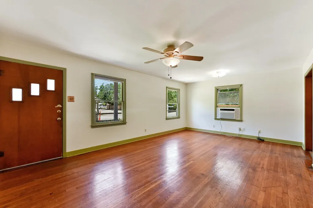 5015 Ave G Austin TX 78751