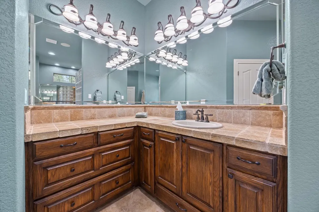 112 Shady Elm Georgetown TX 78633