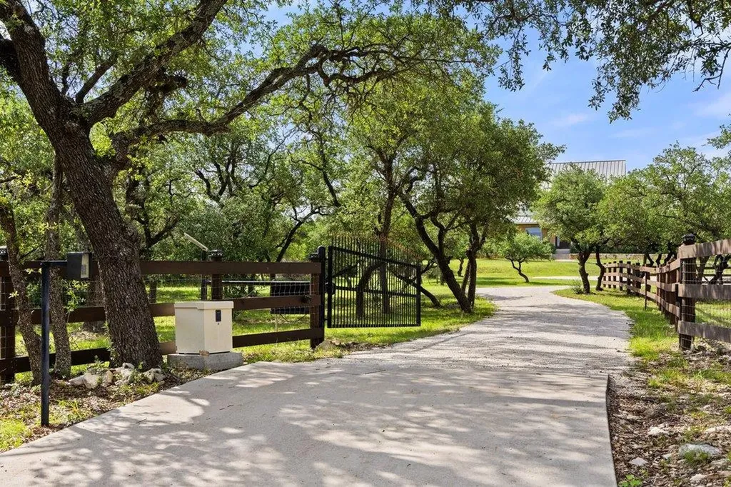1051 Trailhead Circle Dripping Springs TX 78620