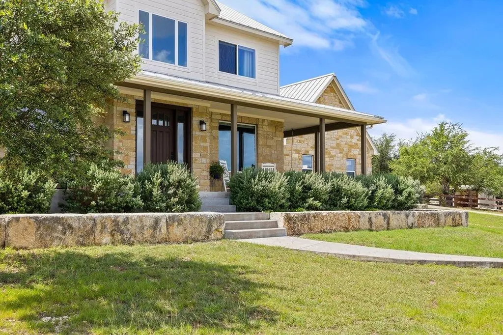 1051 Trailhead Circle Dripping Springs TX 78620