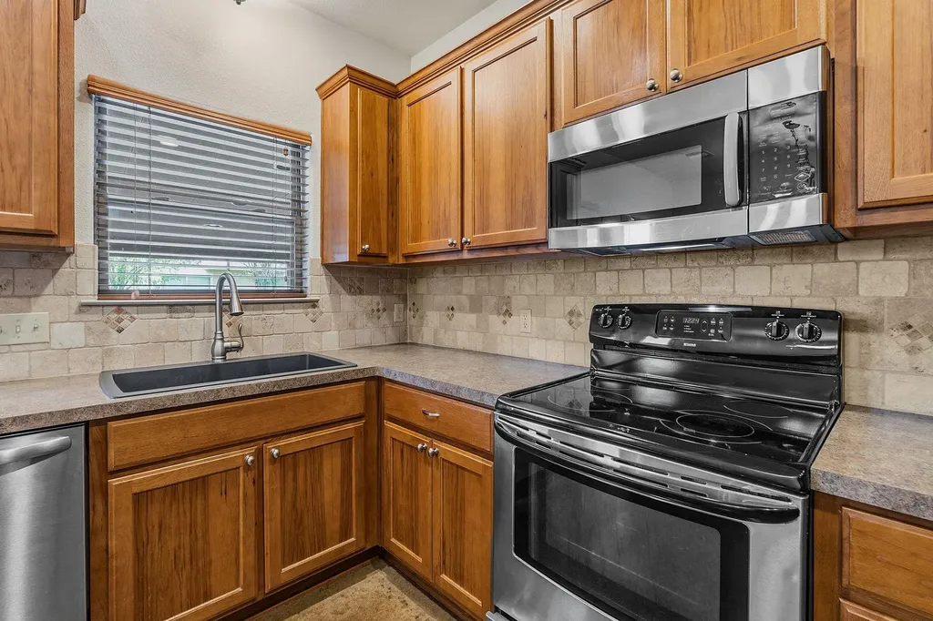 10215 Twin Lake Loop Dripping Springs TX 78620