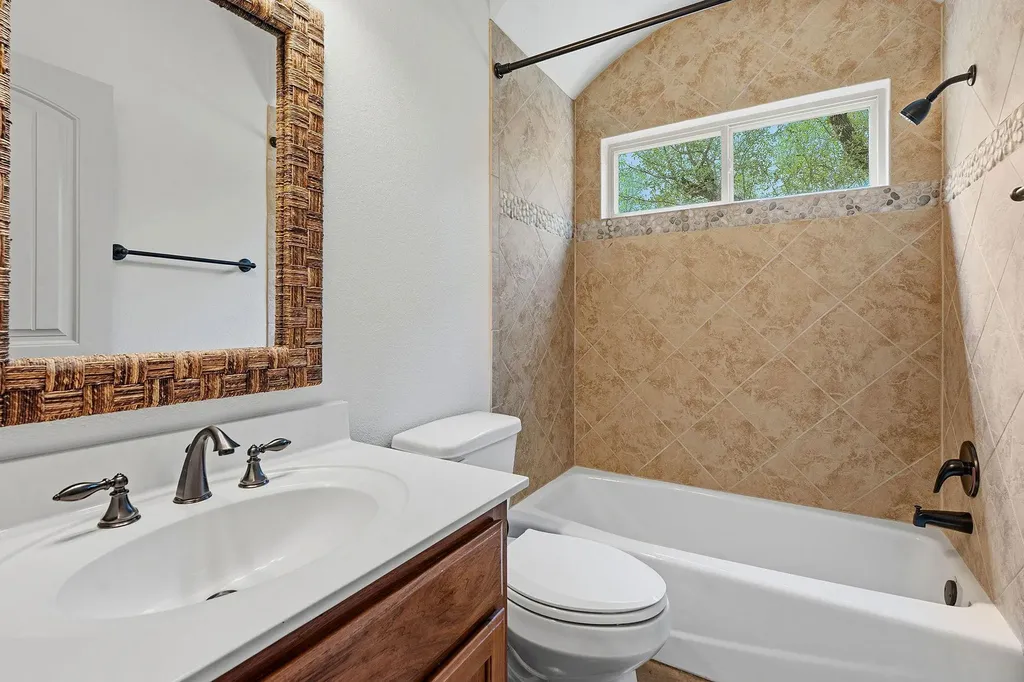 10215 Twin Lake Loop Dripping Springs TX 78620