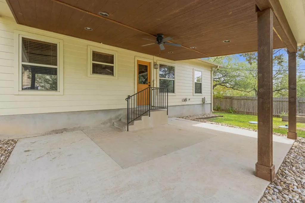 10215 Twin Lake Loop Dripping Springs TX 78620
