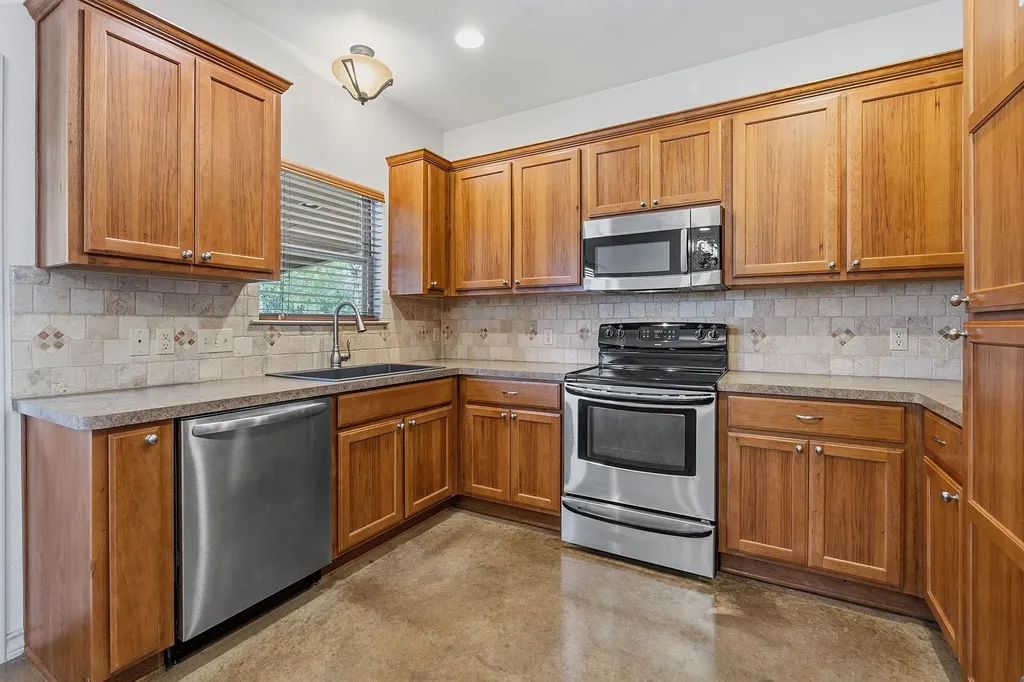 10215 Twin Lake Loop Dripping Springs TX 78620