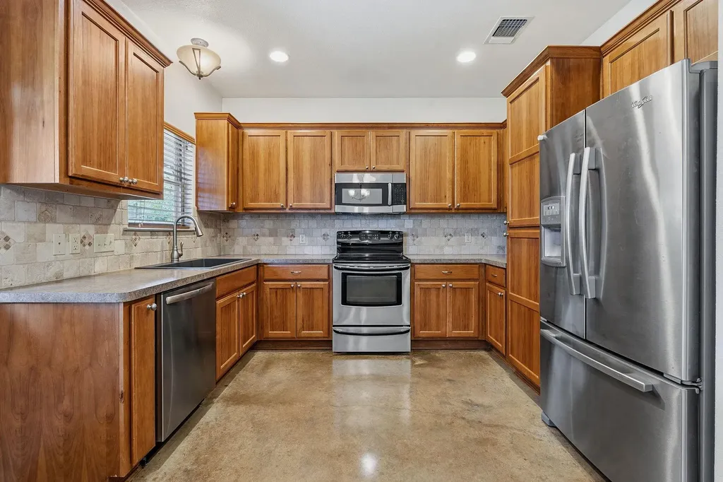 10215 Twin Lake Loop Dripping Springs TX 78620