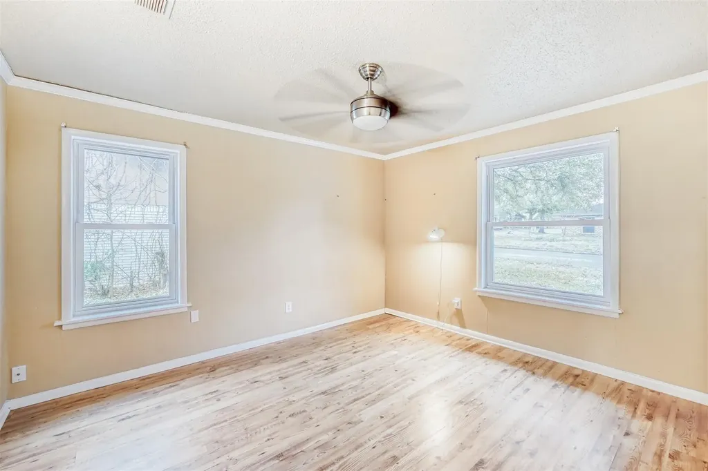 2114 Bel Air Drive Taylor TX 76574