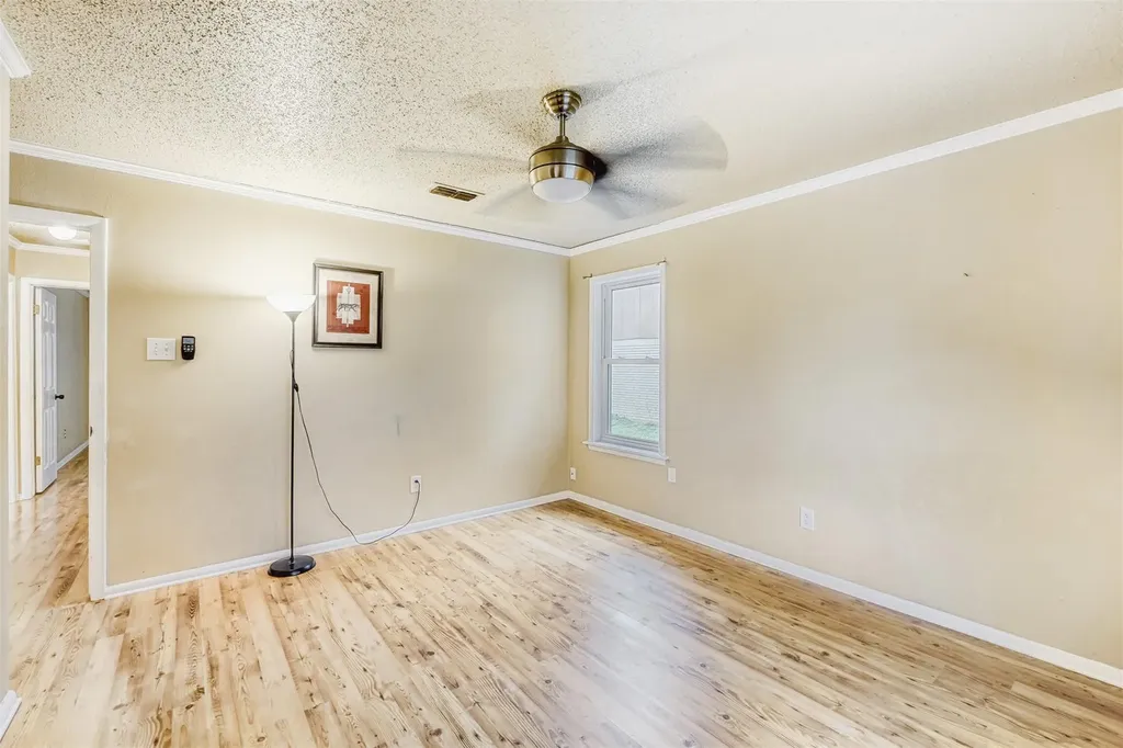 2114 Bel Air Drive Taylor TX 76574