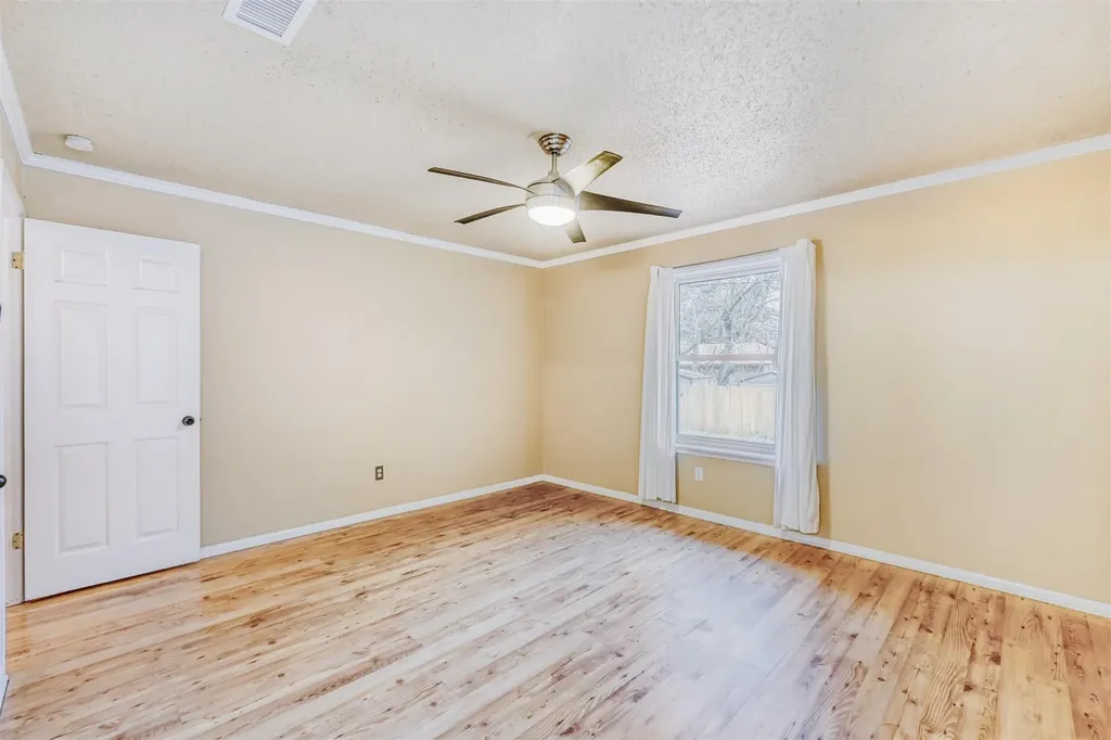 2114 Bel Air Drive Taylor TX 76574