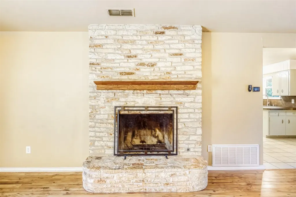 2114 Bel Air Drive Taylor TX 76574