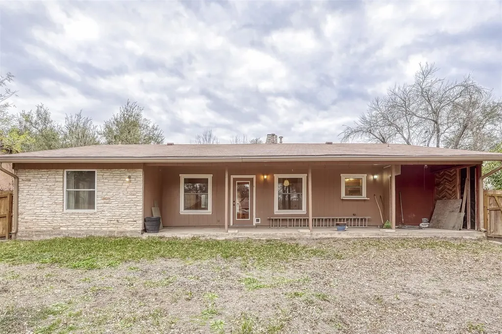 2114 Bel Air Drive Taylor TX 76574