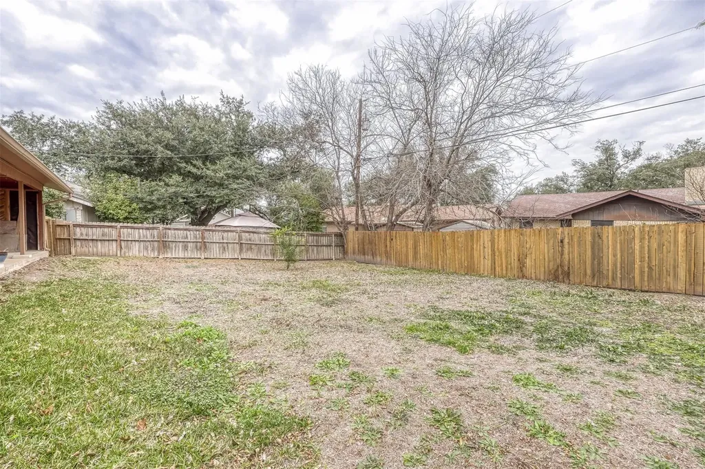 2114 Bel Air Drive Taylor TX 76574