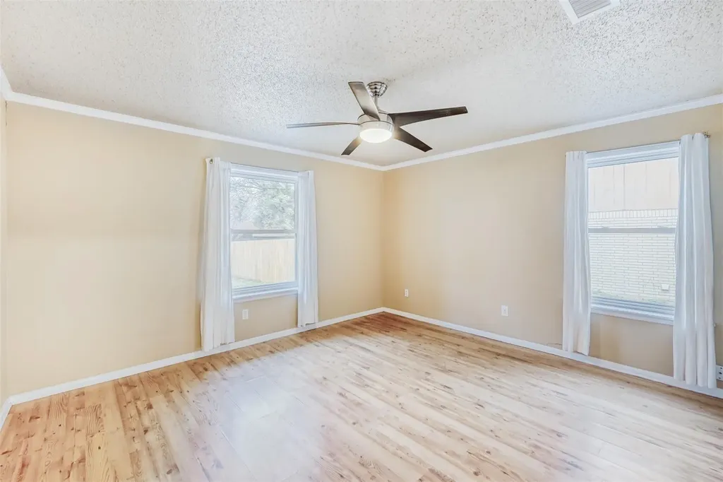 2114 Bel Air Drive Taylor TX 76574
