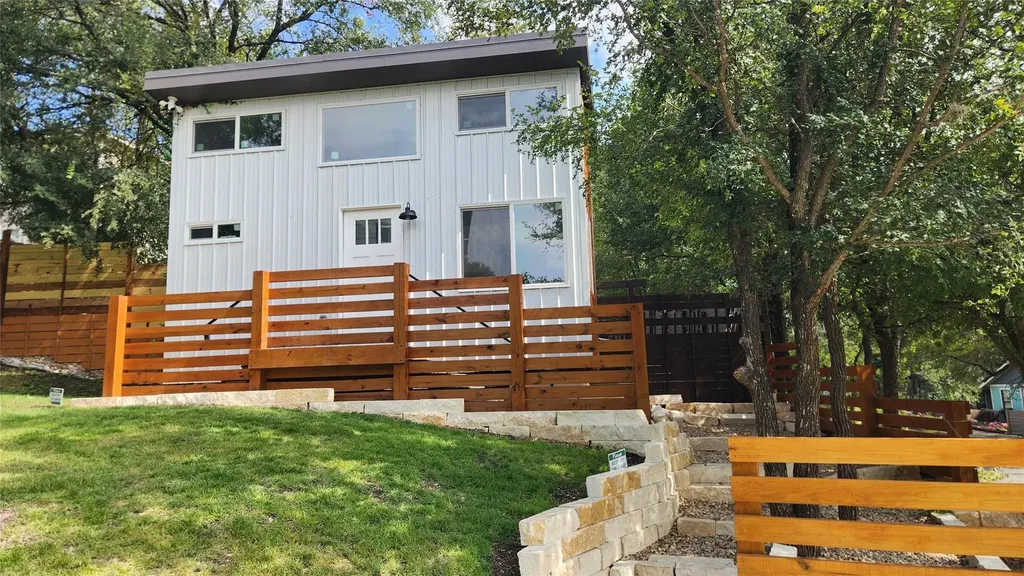 1134 Lott Avenue Austin TX 78721