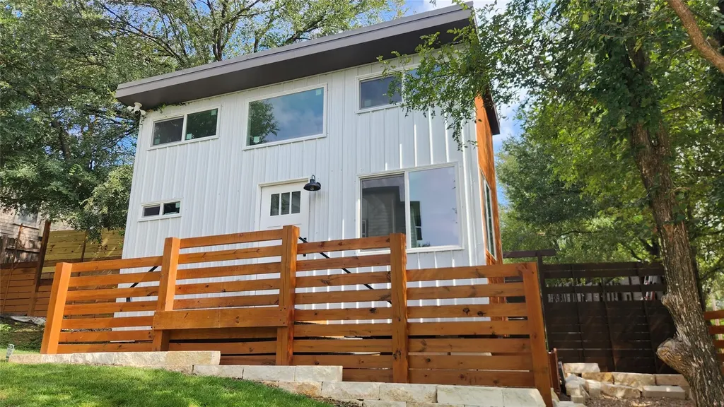 1134 Lott Avenue Austin TX 78721