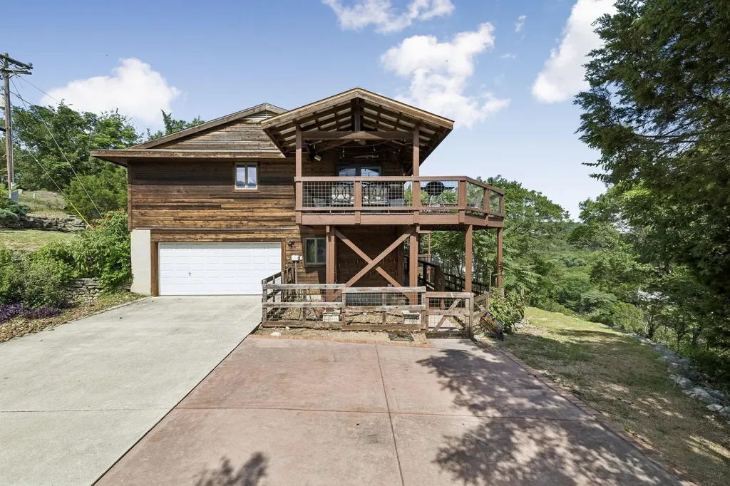 1121 Bradstreet Canyon Lake TX 78133