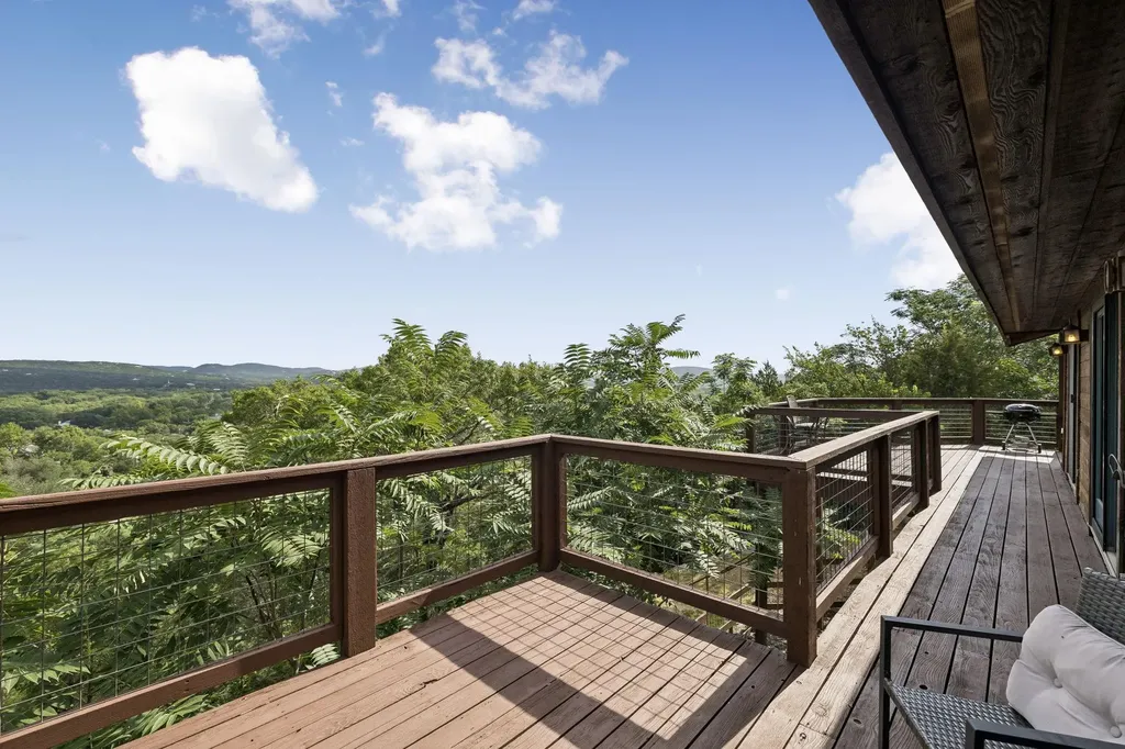 1121 Bradstreet Canyon Lake TX 78133