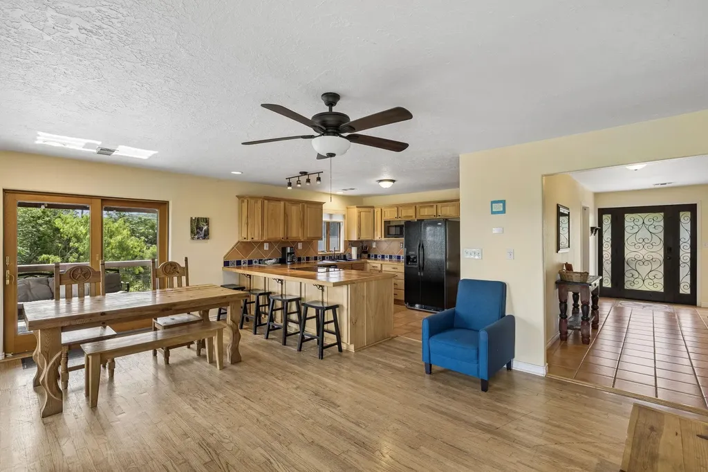 1121 Bradstreet Canyon Lake TX 78133