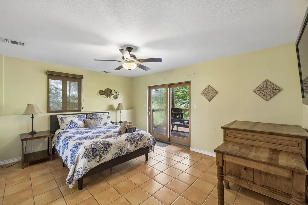 1121 Bradstreet Canyon Lake TX 78133