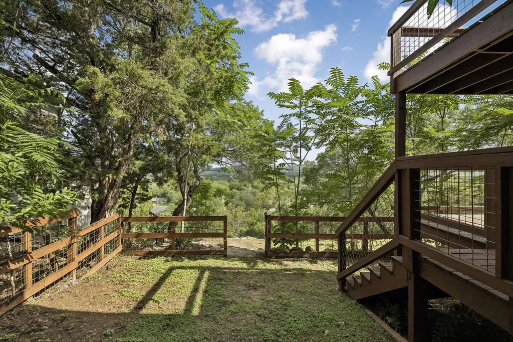 1121 Bradstreet Canyon Lake TX 78133