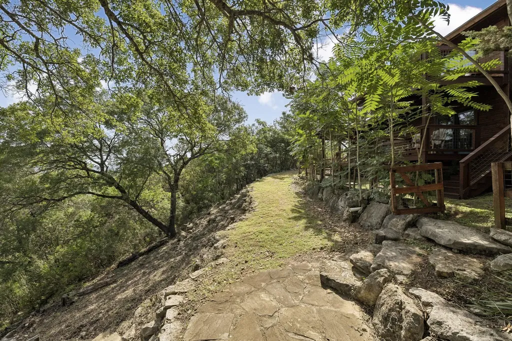 1121 Bradstreet Canyon Lake TX 78133