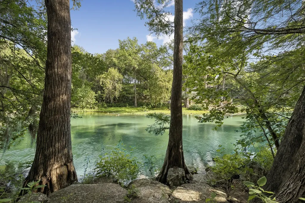 1121 Bradstreet Canyon Lake TX 78133