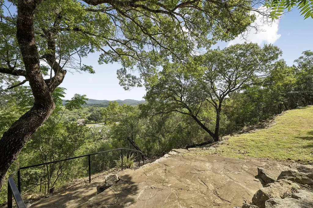 1121 Bradstreet Canyon Lake TX 78133