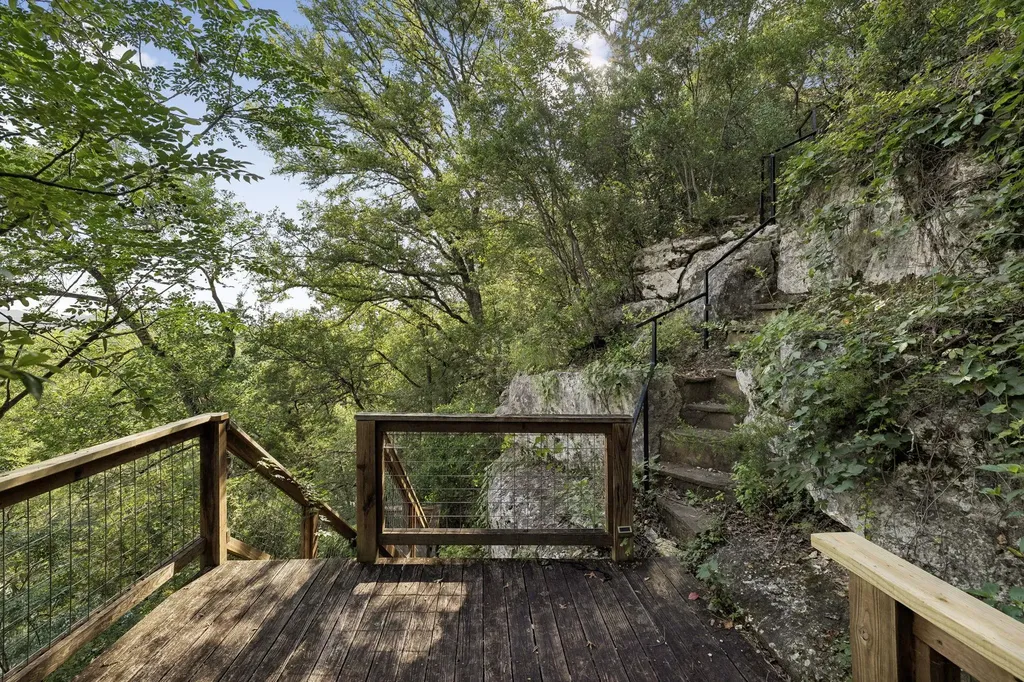 1121 Bradstreet Canyon Lake TX 78133