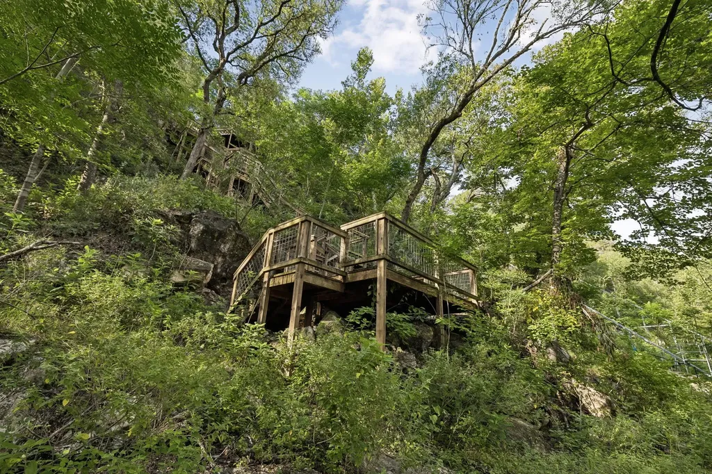 1121 Bradstreet Canyon Lake TX 78133