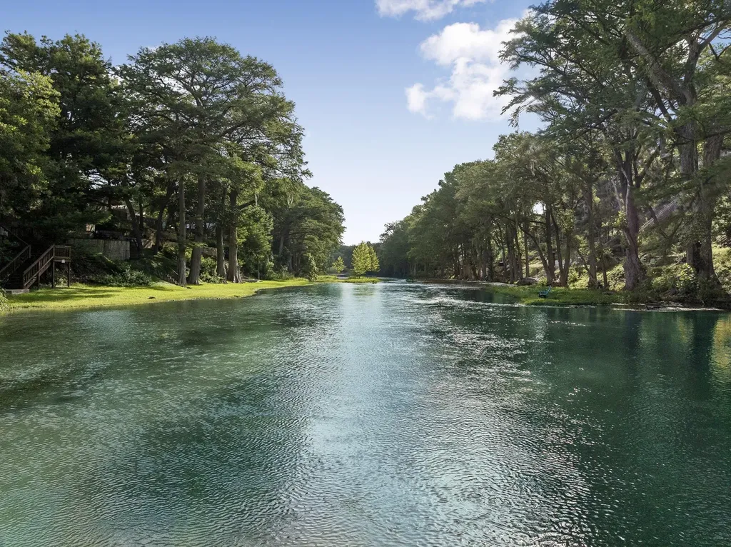 1121 Bradstreet Canyon Lake TX 78133